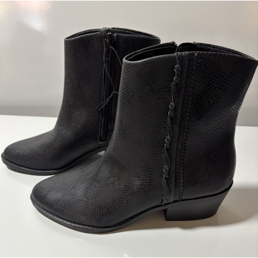 Lucky Brand NWOB Womens Black Leather Side Zip Boots Size 5.5